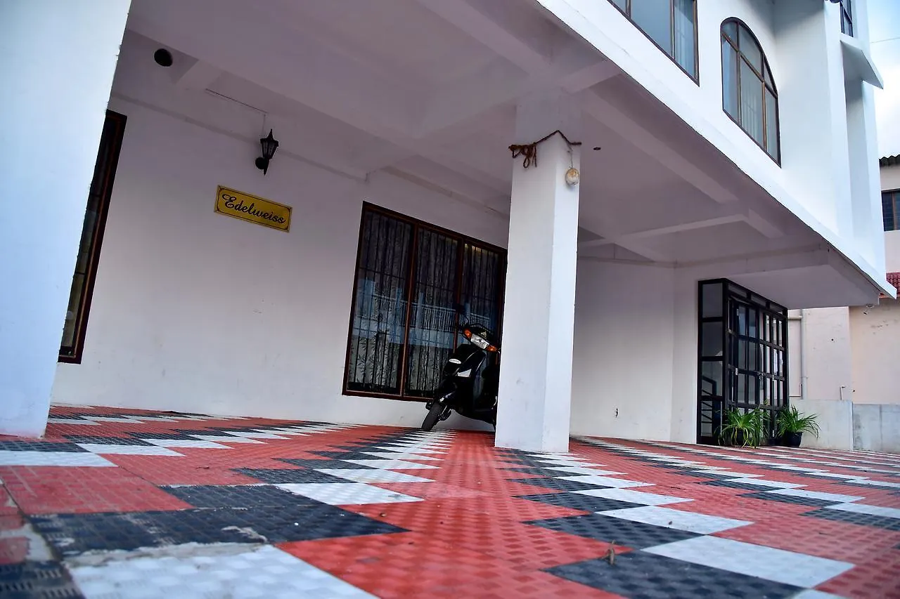 Otel Natura Inn Munnar
